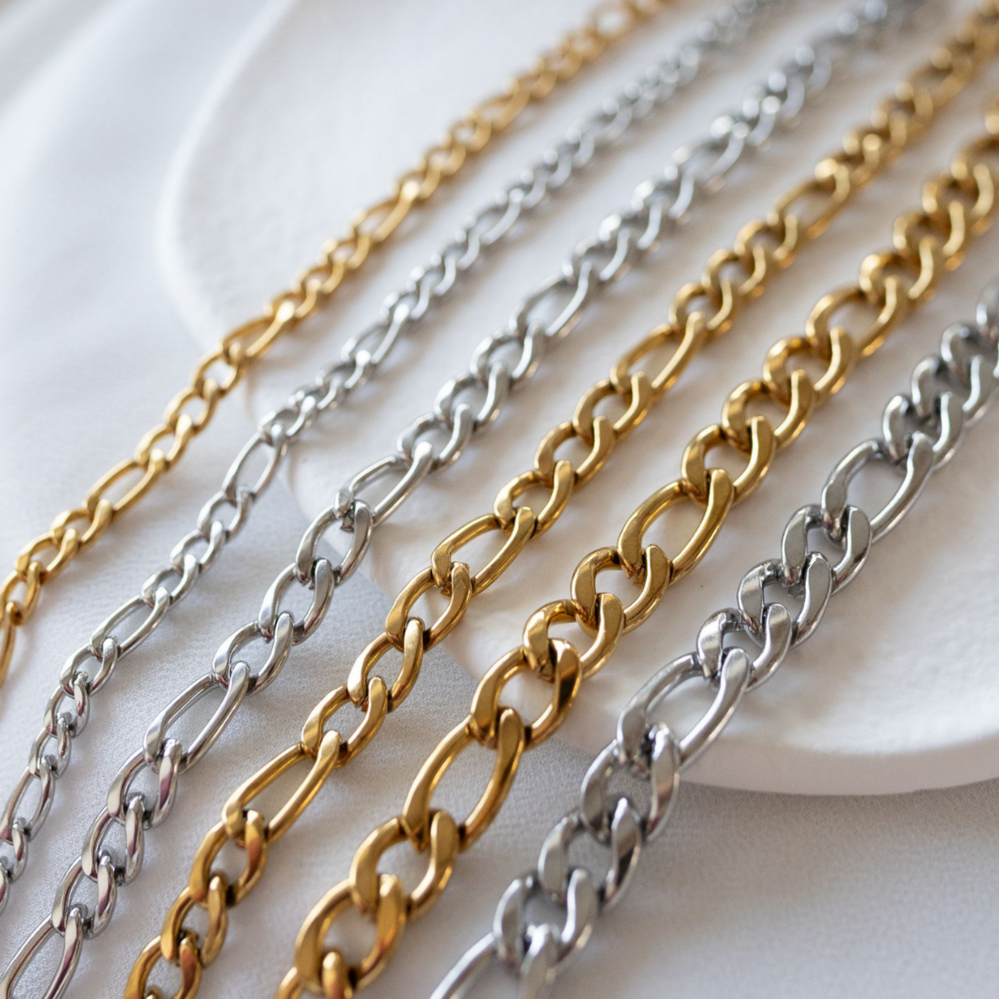 Forge figaro chain bracelets in gold and silver stainless steel showing 4mm 6mm and 8mm widths waterproof jewelry