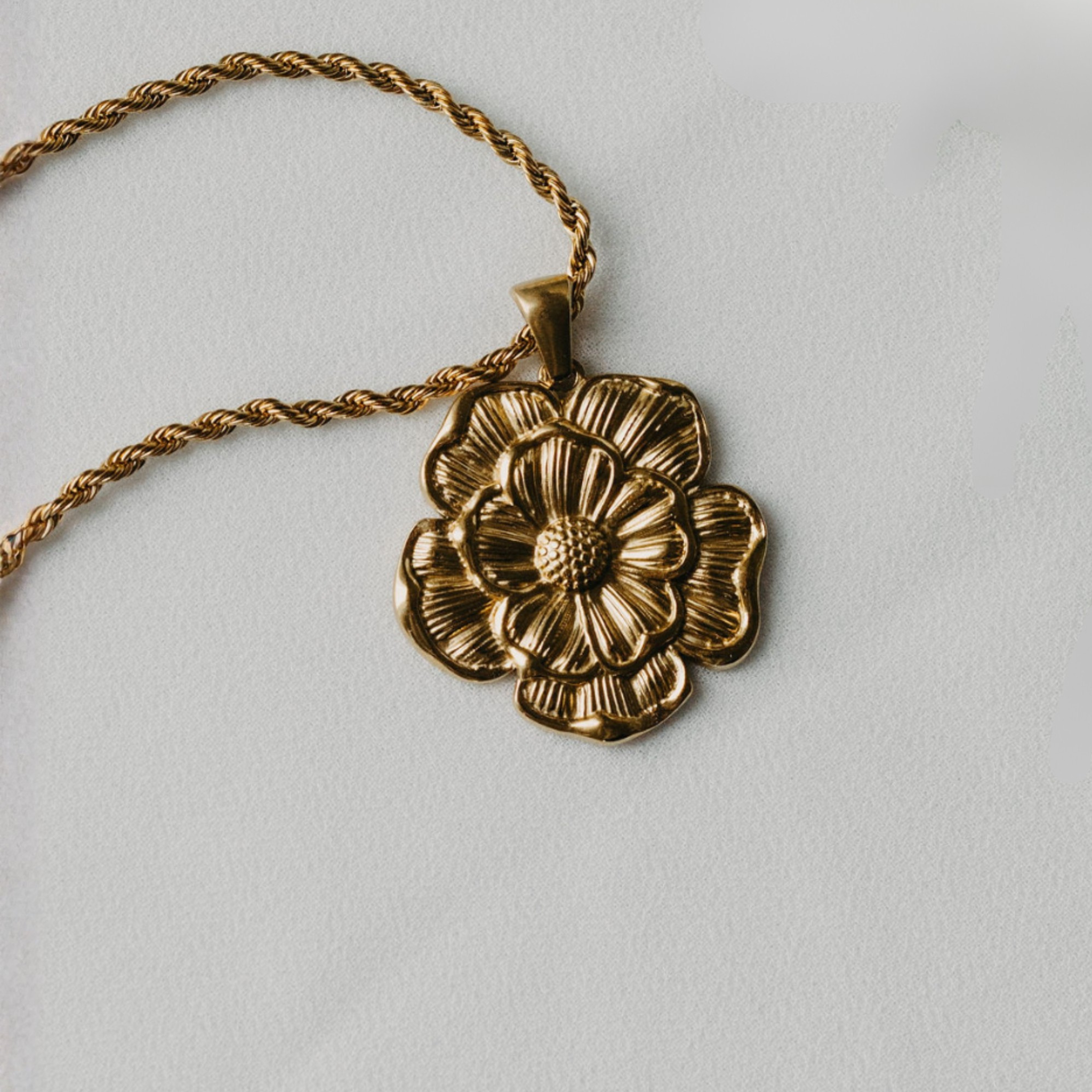 Isla Bloom Necklace
