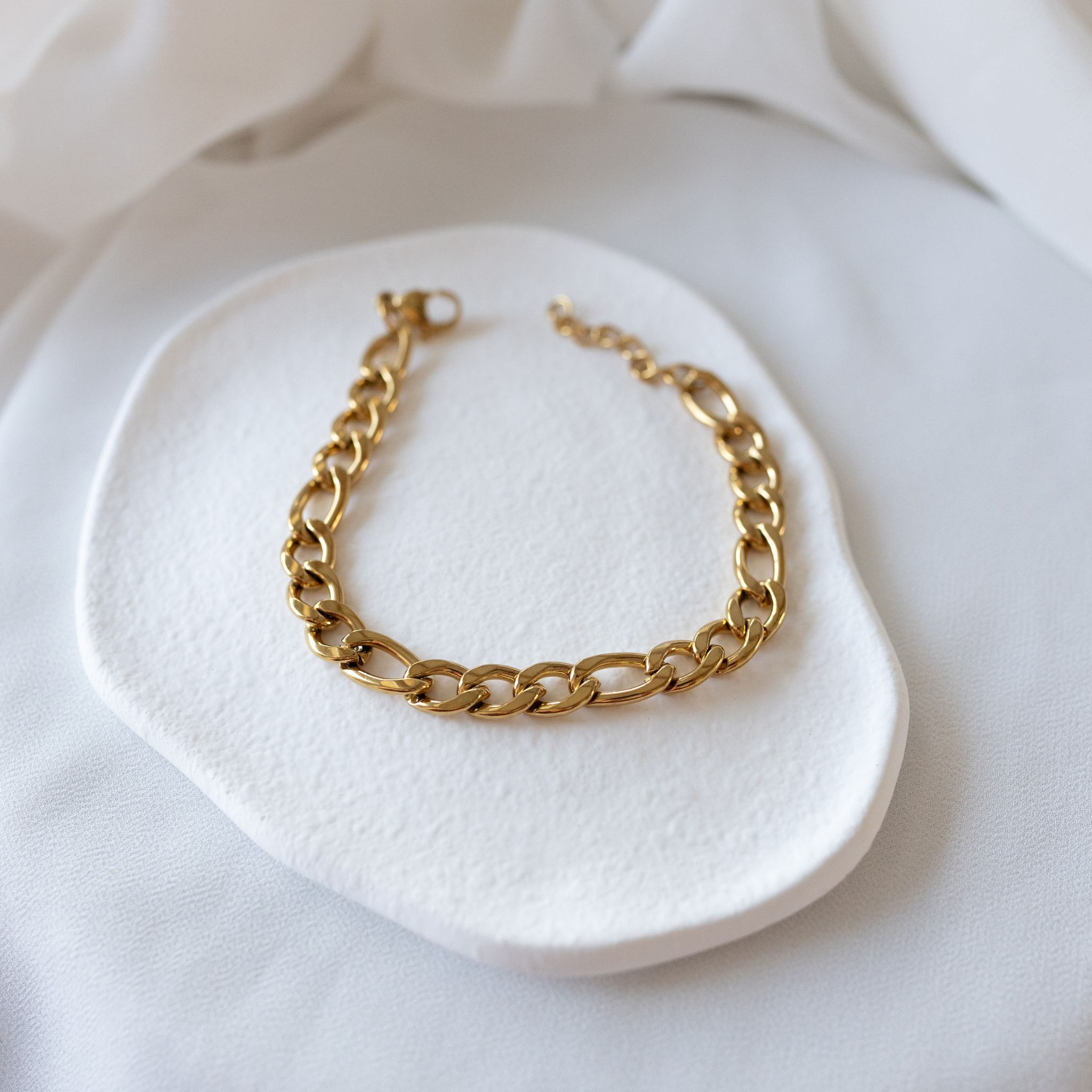Forge figaro chain bracelet in 18K gold PVD 7 inch gold chain bracelet waterproof jewelry