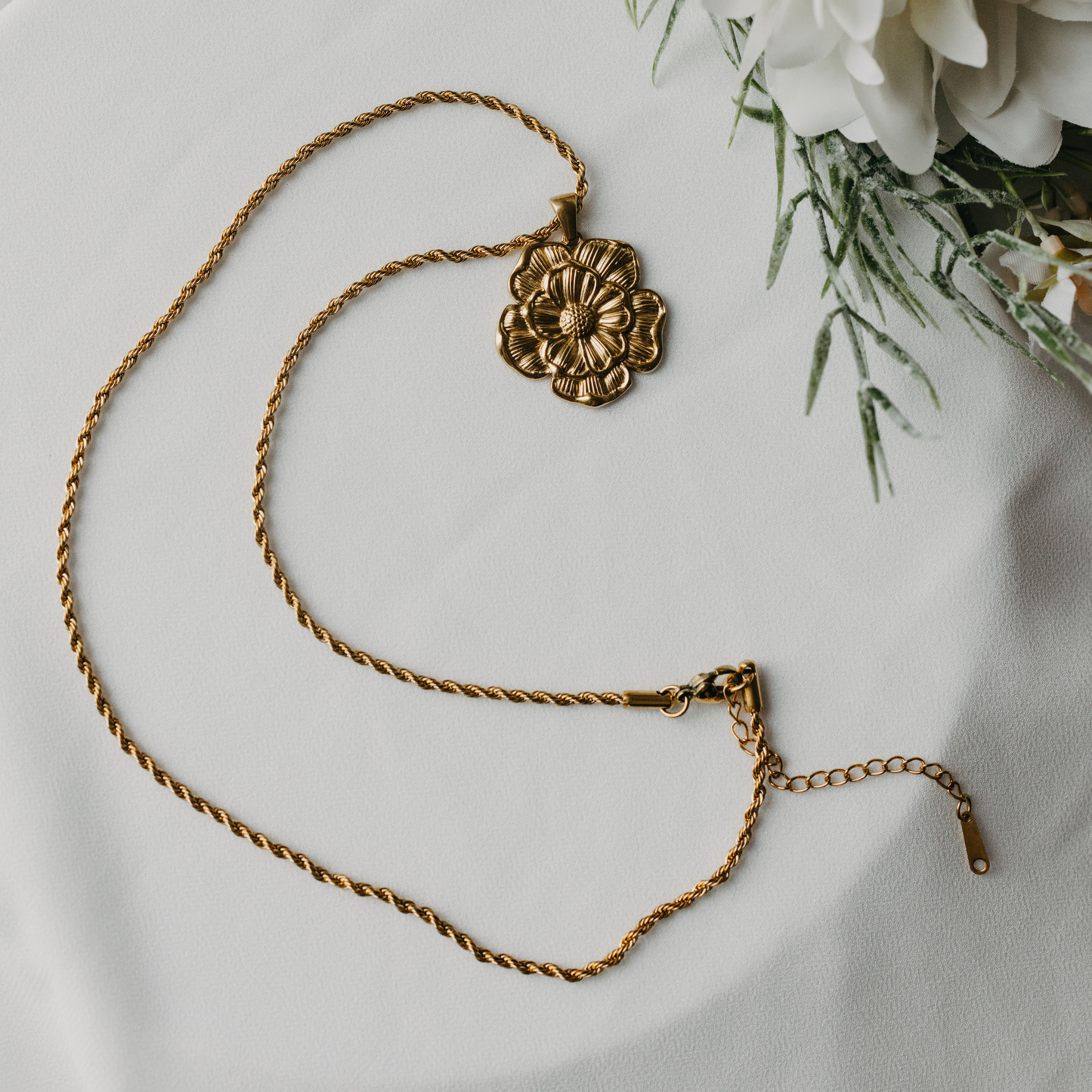 Isla Bloom Necklace