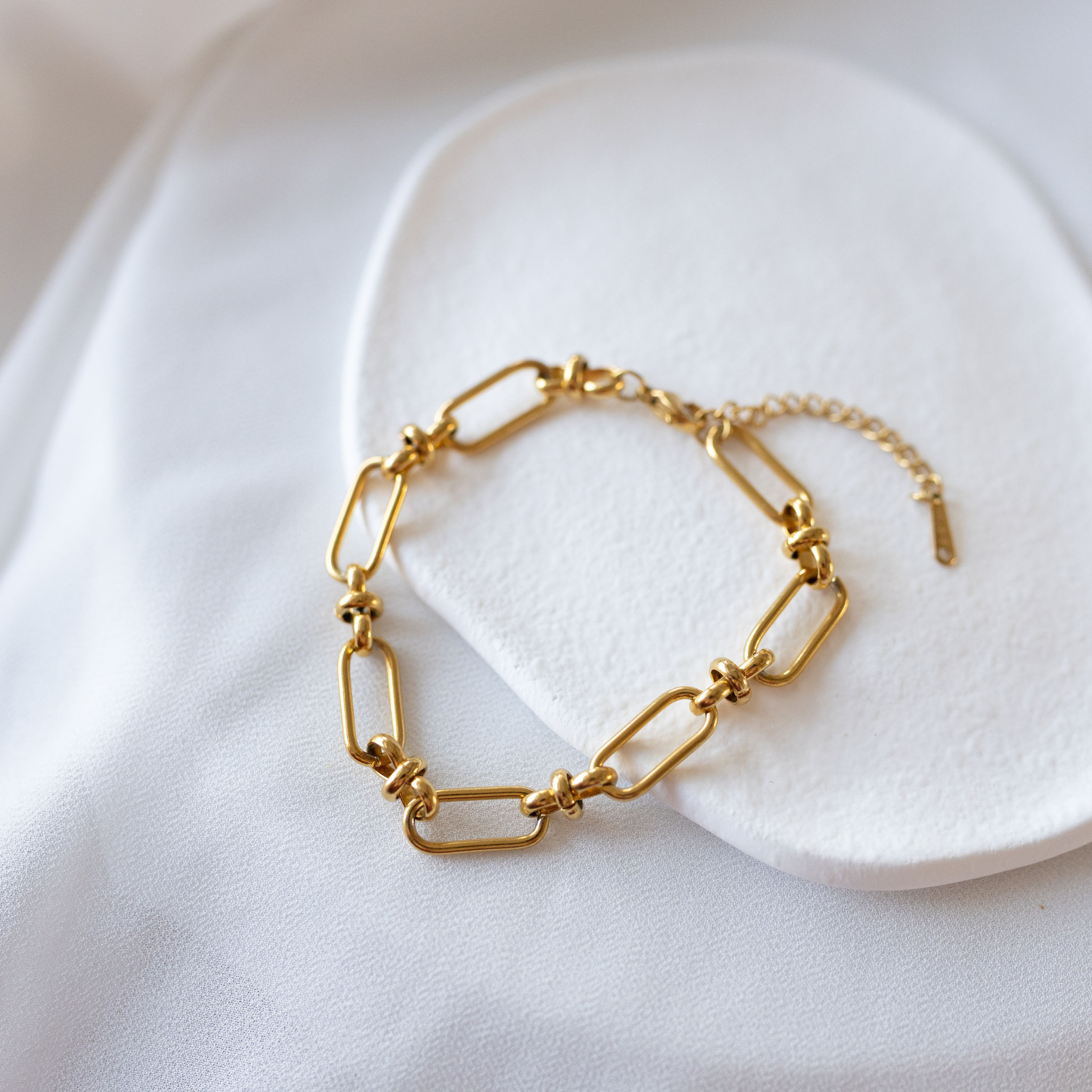 "Riviera" Knot Chain Bracelet