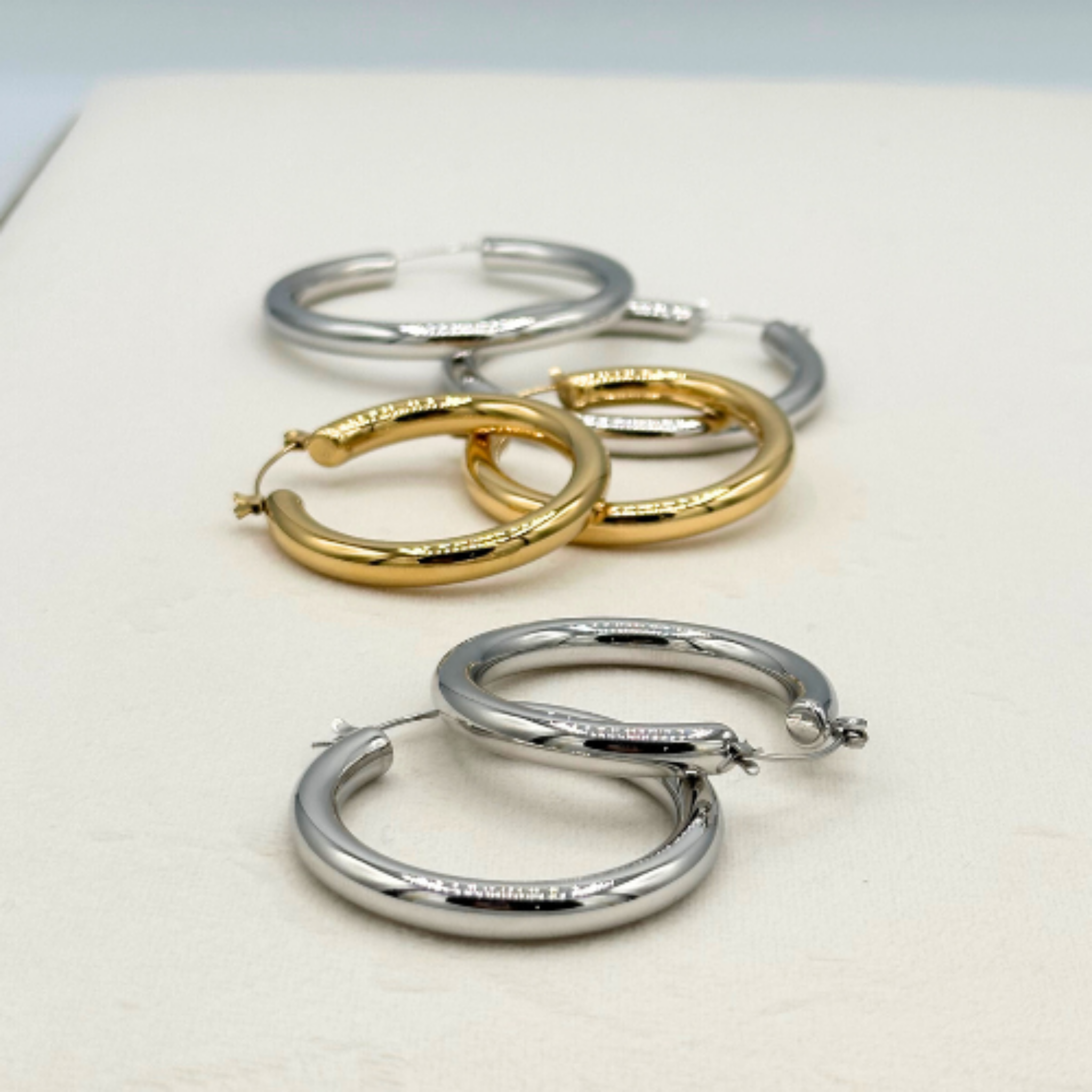 Waterproof, tarnish-free 18K gold earrings. Sweat-proof, hypoallergenic stainless steel for everyday shine.